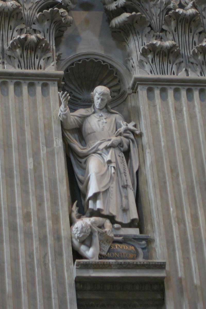 St. Louis de Montfort - Founder Statue