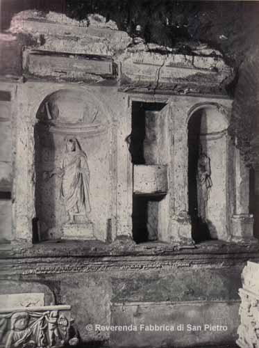 Niche in the Tomb of the Valerii