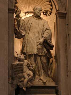 Back lighting of the St Cajetan Thiene statue